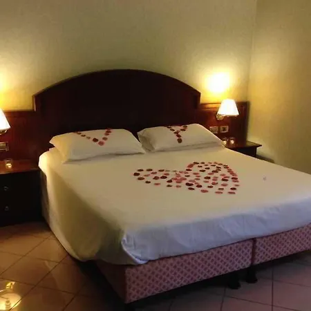 מלון Venice Palace 4*